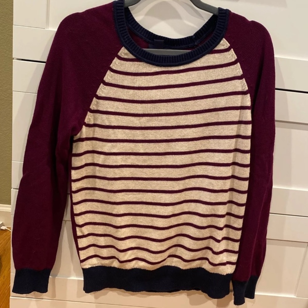 Gap sweater